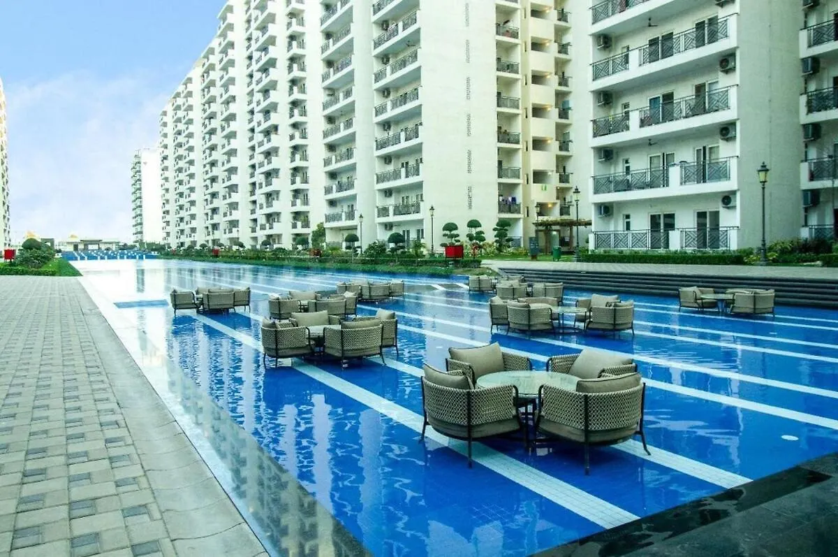 구르가온 Relaxing 1Bhk Retreat With Pool View 아파트 인도