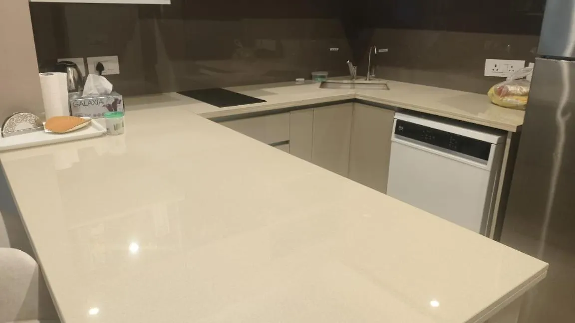 구르가온 Relaxing 1Bhk Retreat With Pool View 아파트