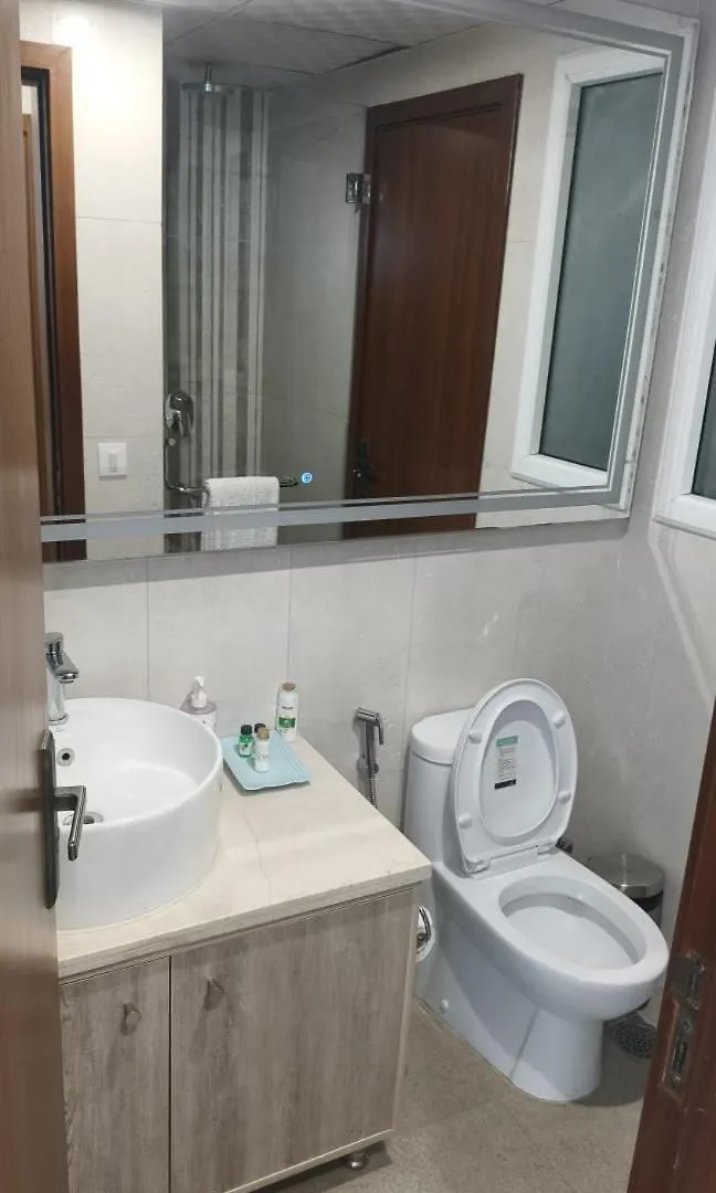 구르가온 Relaxing 1Bhk Retreat With Pool View 아파트 인도
