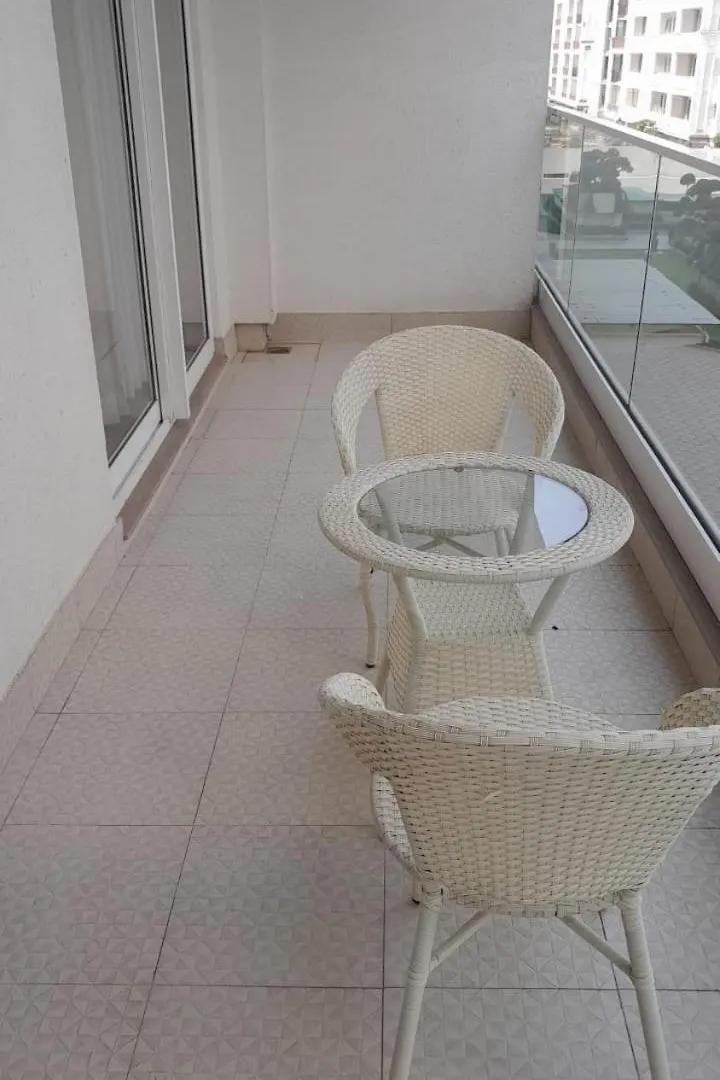 구르가온 Relaxing 1Bhk Retreat With Pool View 아파트